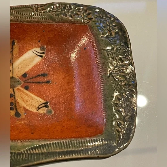 Pottery and Tile Dragonfly plate Brand :Avenue and Tile pottery